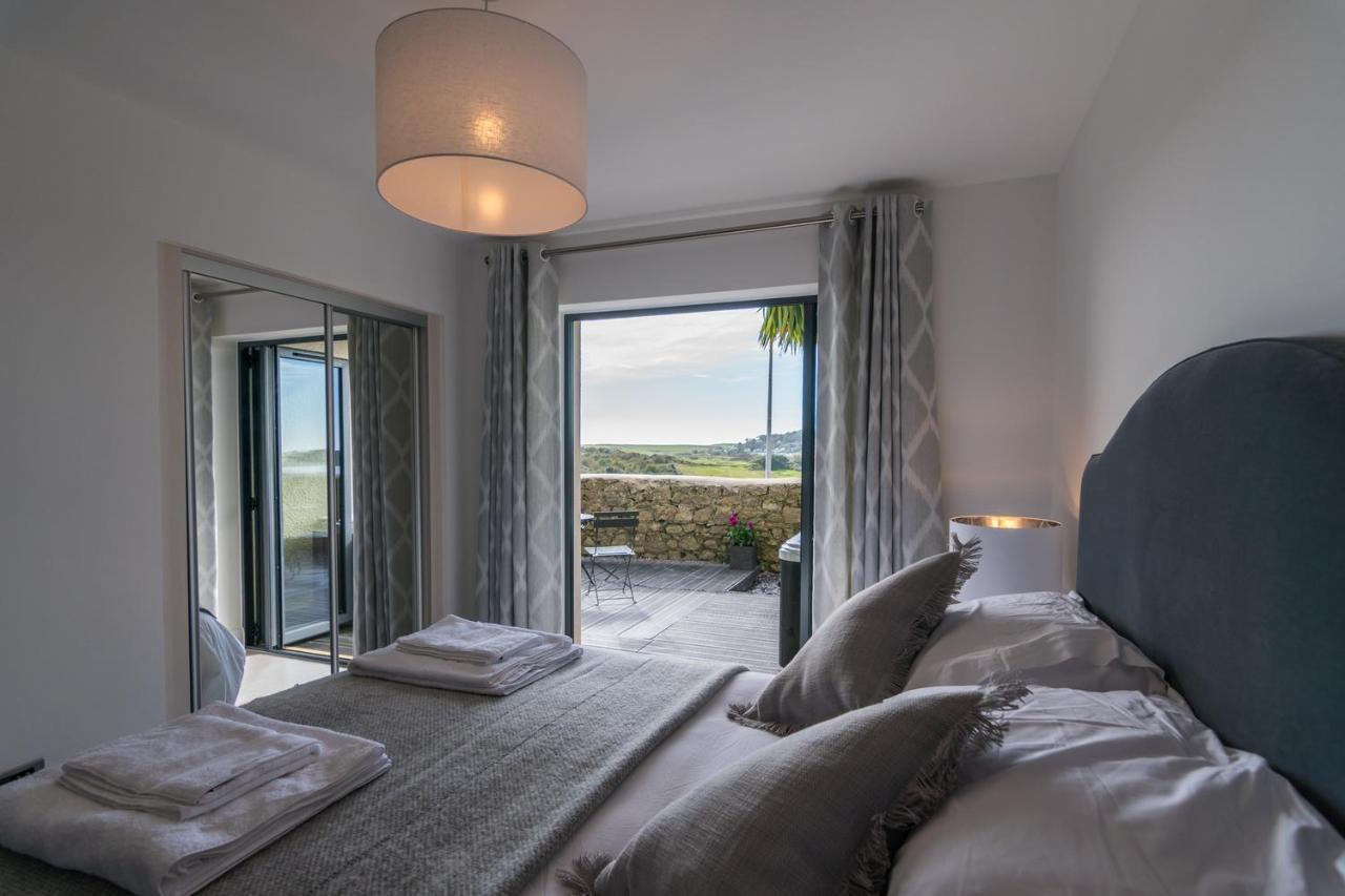 Apartment 3 Waterstone House - Sea Front Apartment, Hot Tub Tenby Eksteriør bilde