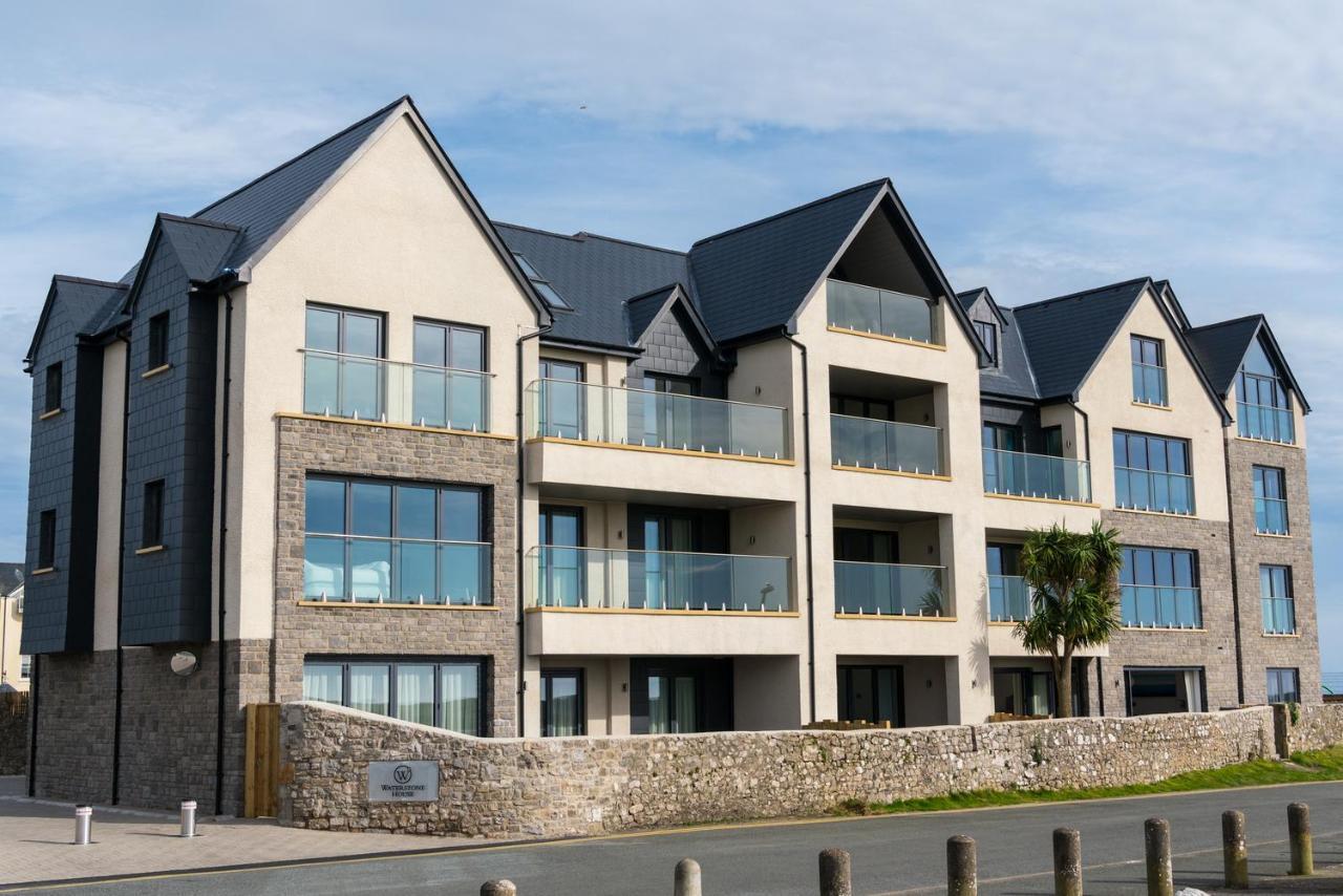 Apartment 3 Waterstone House - Sea Front Apartment, Hot Tub Tenby Eksteriør bilde