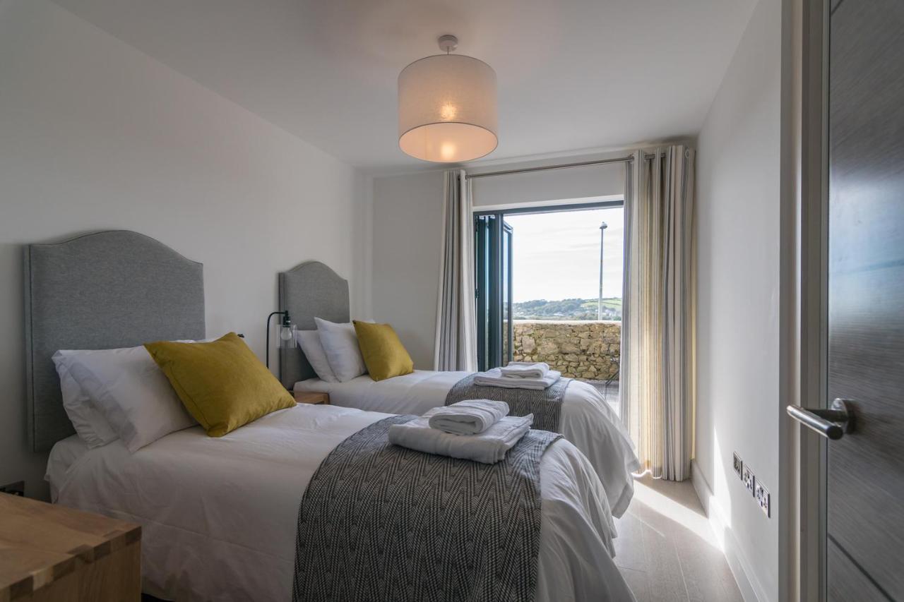 Apartment 3 Waterstone House - Sea Front Apartment, Hot Tub Tenby Eksteriør bilde