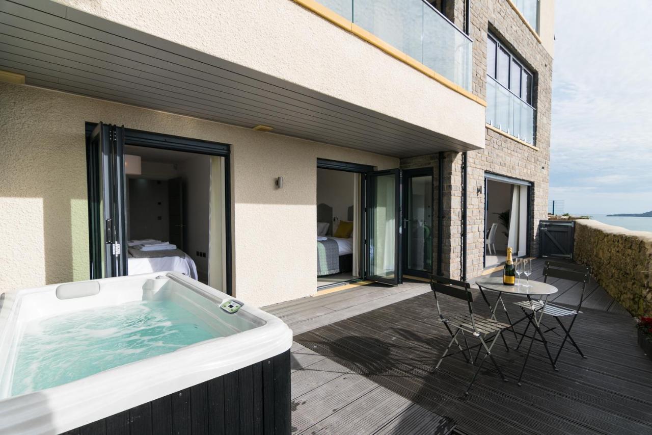 Apartment 3 Waterstone House - Sea Front Apartment, Hot Tub Tenby Eksteriør bilde